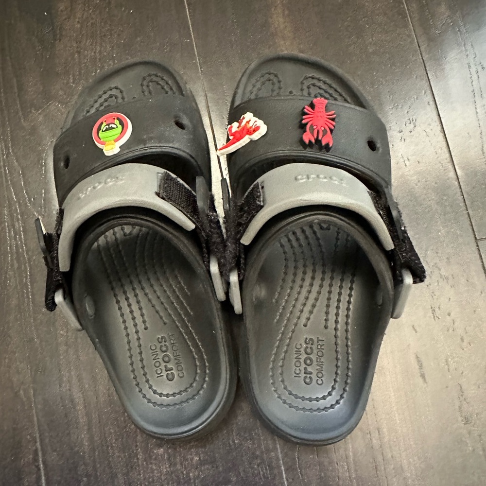 Black CROCS All Terrain Sandals- Youth Size 2 - Picture 2 of 4